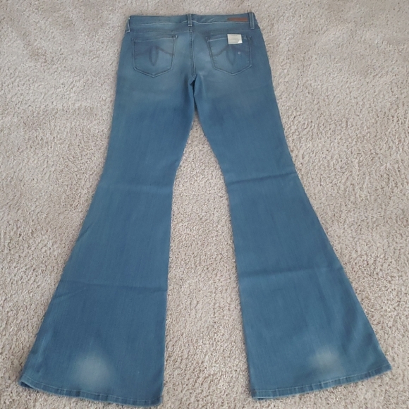 NWT Level 99 low rise flare jean - Picture 3 of 4